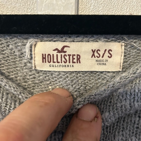 Hollister | Panda Bear Light Gray Knit Sweater | Size XS - Picture 3 of 6